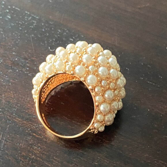 J. Crew Faux Pearl Gold Tone Dome cocktail Ring Size 6 NWOT - Picture 2 of 7